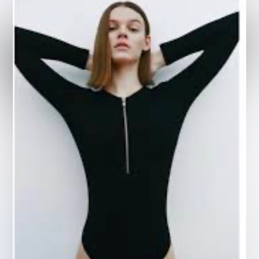 BLACK RIBBED BODYSUIT